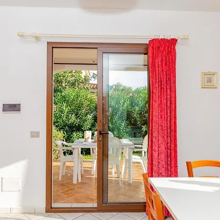 Residenziali Trilocali 6 - 7 Posti Letto Via Sardegna * San Teodoro (Sardinia)